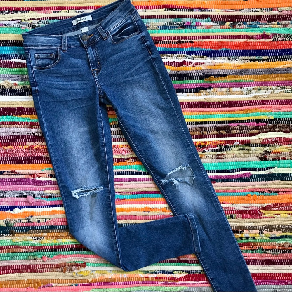 refuge ~ Distressed skinny jeans